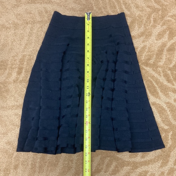 Ivanka Trump midi stretch skirt. - Picture 2 of 3